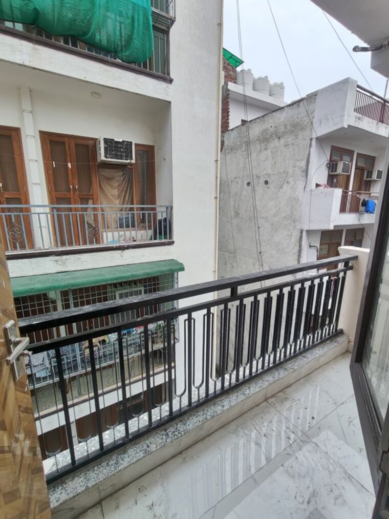 Balcony, freedom fighters enclave 3 Bedroom 1250 Sq.Ft. Builder Floor In Freedom Fighters Enclave Delhi 10640762
