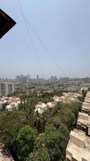 Plot Area in 2 BHK Apartment at Mantri Park, Goregaon East – for Rent