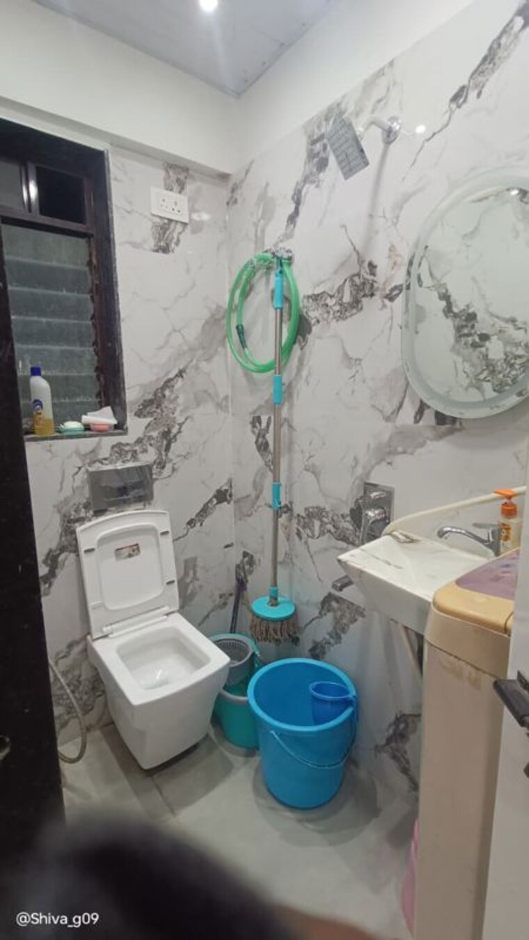 Bathroom, gokhale road 1 Bedroom 510 Sq.Ft. Apartment In Gokhale Road Mumbai 10640741