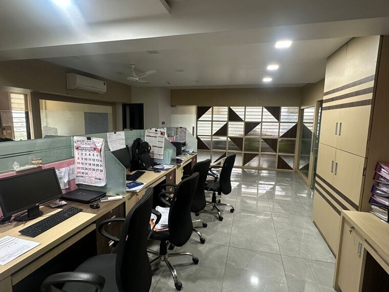  Parking, agarwal-trade-center Commercial Office Space 3000 Sq.Ft. In Cbd Belapur Sector 11 Navi Mumbai 10640776