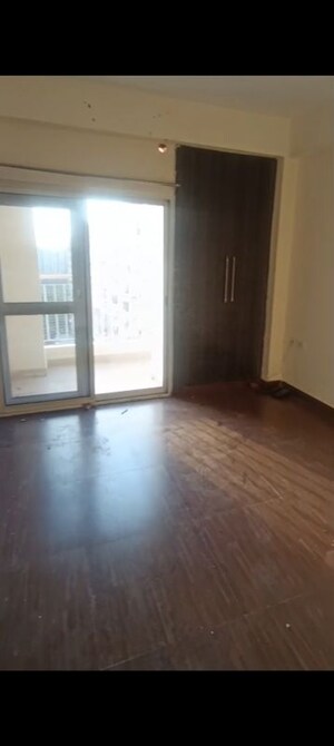 Room in 2 BHK Apartment at VVIP Addresses, Raj Nagar Extension – for Rent