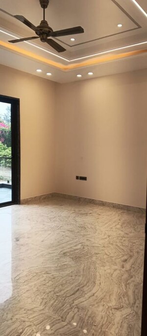 Room in 4 BHK Villa at Vasant Kunj – for Rent