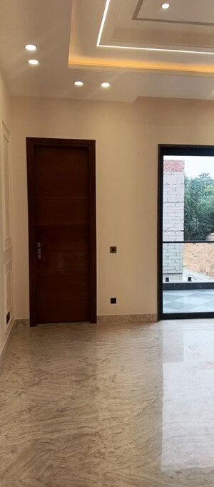 Room in 4 BHK Villa at Vasant Kunj – for Rent