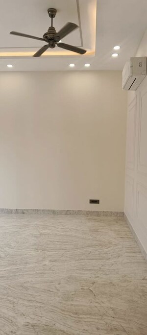 Room in 4 BHK Villa at Vasant Kunj – for Rent