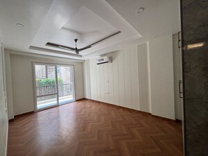 Room in 3.5 BHK Apartment at Emaar Marbella, Sector 66 – for Rent