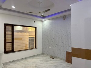 Room in 3 BHK Builder Floor at Aman Vihar – for Rent