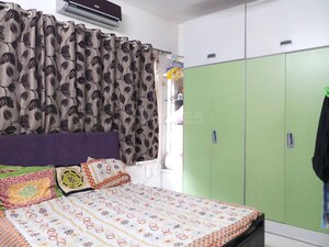 Bedroom in 2 BHK Apartment at Chembur – for Rent