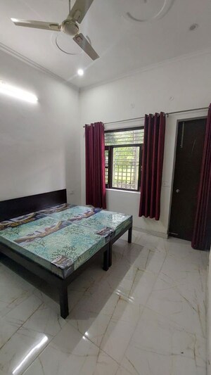2 BHK Builder Floor For Rent in Aman Vihar