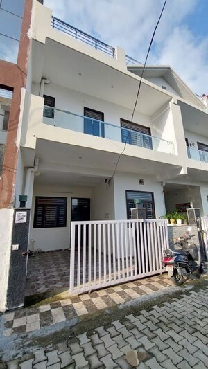 2 BHK Builder Floor For Rent in Aman Vihar