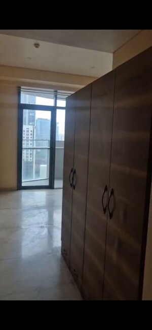 Room in 3 BHK Apartment at Worli – for Rent