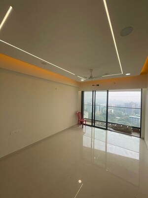 Room in 3 BHK Apartment at Kalpataru Magnus, Bandra East – for Rent