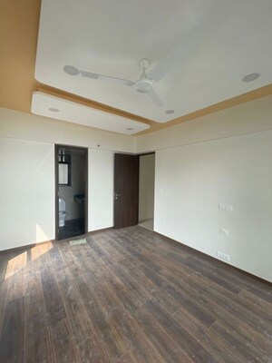 Room in 3 BHK Apartment at Kalpataru Magnus, Bandra East – for Rent