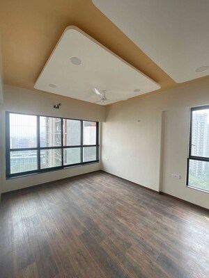 Room in 3 BHK Apartment at Kalpataru Magnus, Bandra East – for Rent