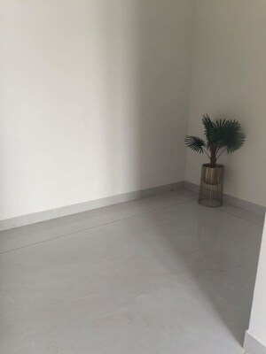 Room in 3 BHK Apartment at Swastika Empire, New Alkapuri – for Sale