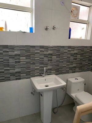 Team Area in 2 BHK Apartment at Suncity Avenue 102, Sector 102 – for Rent