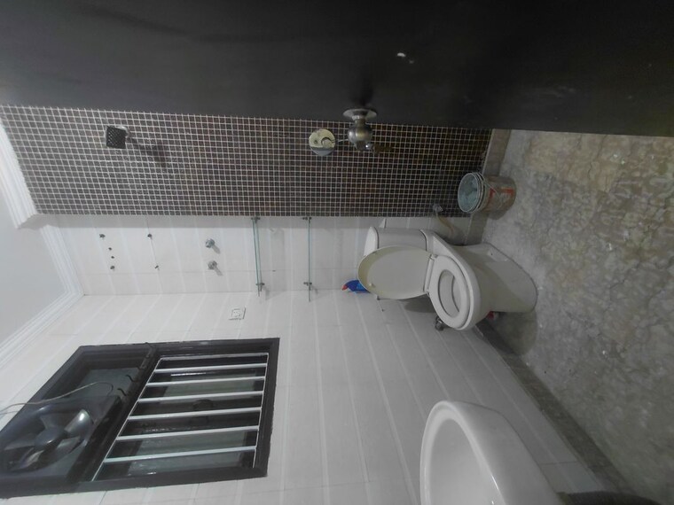 Bathroom, janakpuri 2 Bedroom 750 Sq.Ft. Builder Floor In Janakpuri Delhi 10640897