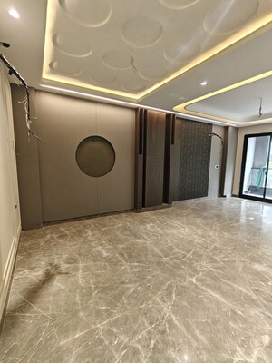 Room in 3 BHK Builder Floor at Sushant Lok I – for Sale