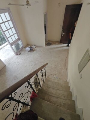Balcony in 3 BHK Builder Floor at DLF Royale Residences, Dlf Phase I – for Rent