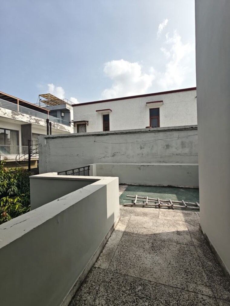 Kitchen, dlf-royale-residences 3 Bedroom 300 Sq.Yd. Builder Floor In Dlf Phase I Gurgaon 10640903