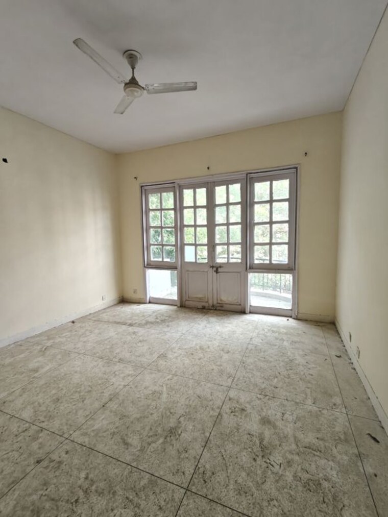 Room, dlf-royale-residences 3 Bedroom 300 Sq.Yd. Builder Floor In Dlf Phase I Gurgaon 10640903