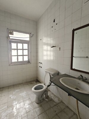 Bathroom in 3 BHK Builder Floor at DLF Royale Residences, Dlf Phase I – for Rent