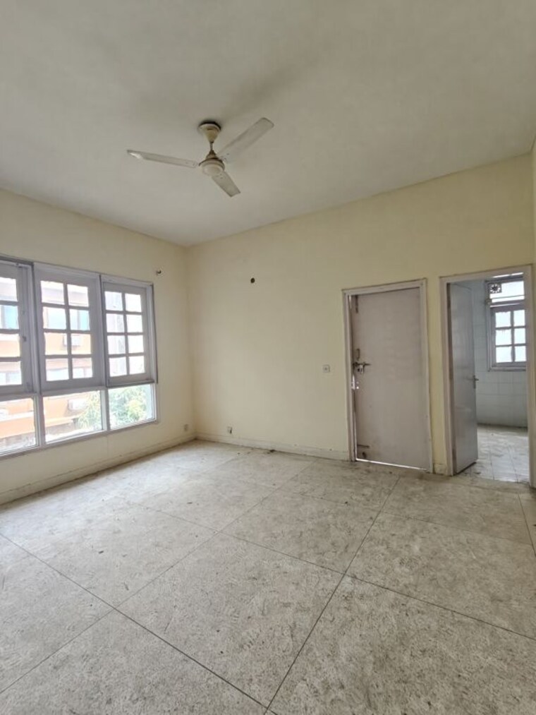 Room, dlf-royale-residences 3 Bedroom 300 Sq.Yd. Builder Floor In Dlf Phase I Gurgaon 10640903