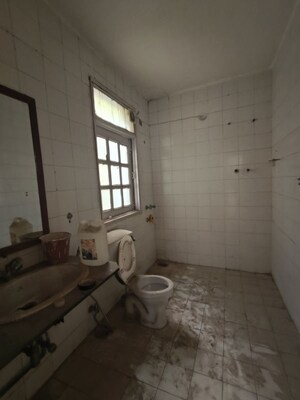 Bathroom in 3 BHK Builder Floor at DLF Royale Residences, Dlf Phase I – for Rent