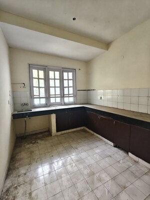 Kitchen in 3 BHK Builder Floor at DLF Royale Residences, Dlf Phase I – for Rent