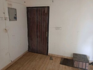 Room in 3 BHK Apartment at Migsun Green Mansion, Zeta I Greater Noida – for Sale