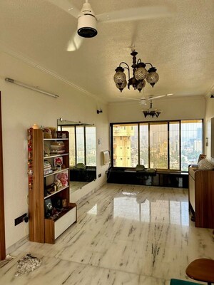 Bedroom in 3 BHK Apartment at Bandra West – for Rent