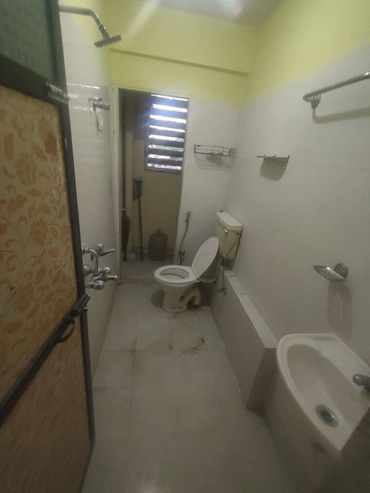 Bathroom, ram-pushpanjali-residency 2 Bedroom 700 Sq.Ft. Apartment In Owale Thane 10640941