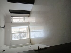 Room in 3 BHK Apartment at Nirala Estate, Tech Zone 4 Greater Noida – for Rent