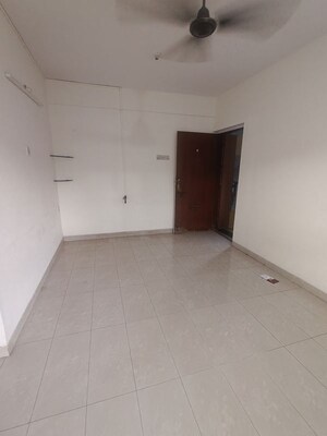 Room in 1 BHK Apartment at Green Hills, Kandivali East – for Rent
