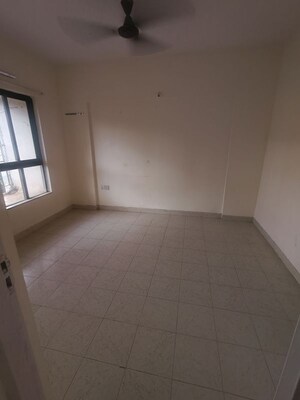 Room in 1 BHK Apartment at Green Hills, Kandivali East – for Rent