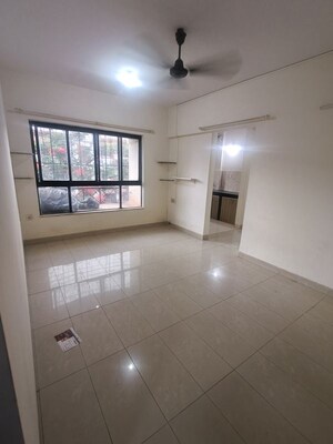 Room in 1 BHK Apartment at Green Hills, Kandivali East – for Rent