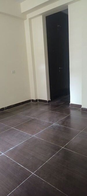 Room in 2.5 BHK Apartment at AIG Park Avenue, Sector 4 Greater Noida – for Sale