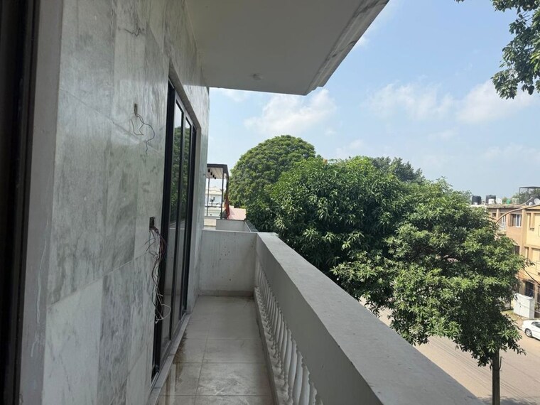 Balcony, sector 8 3 Bedroom 2500 Sq.Ft. Builder Floor In Sector 8 Chandigarh 10641032
