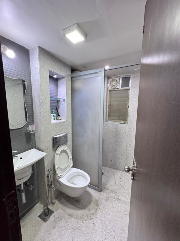 Bathroom, lodha-aqua 2 Bedroom 700 Sq.Ft. Apartment In Mira Road Thane 10641007