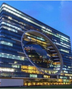  Office Space – Exterior View View at Wadhwa The Capital, Bandra East - for Rent