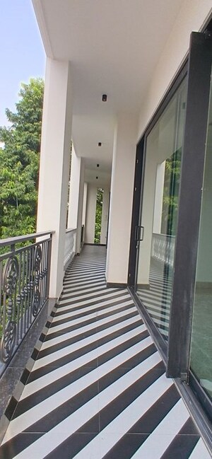 Building Lobby in 3 BHK Builder Floor at Defence Colony – for Rent