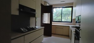 Room in 3 BHK Builder Floor at Defence Colony – for Rent