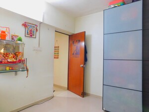 Furnished Amenities in 2 BHK Apartment at Bhoomi Park, Malad West – for Rent