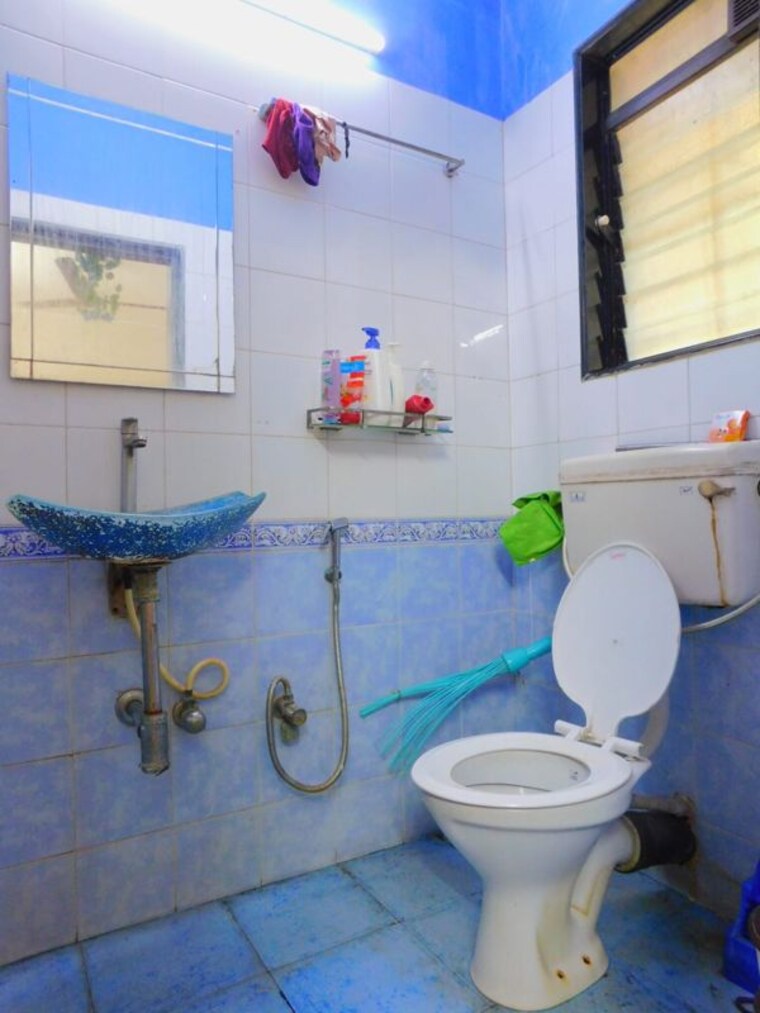 Bathroom, bhoomi-park 2 Bedroom 700 Sq.Ft. Apartment In Malad West Mumbai 10641122