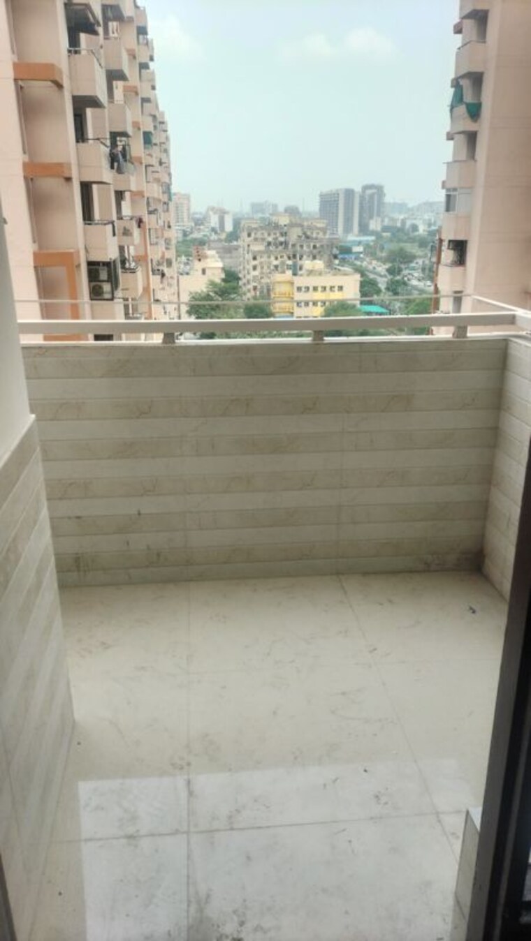 Balcony, srs-royal-hills 2.5 Bedroom 1133 Sq.Ft. Apartment In Sector 87 Faridabad 10641127