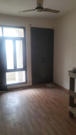 Room in 2.5 BHK Apartment at SRS Royal Hills, Sector 87 – for Rent