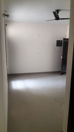 Room in 2.5 BHK Apartment at SRS Royal Hills, Sector 87 – for Rent
