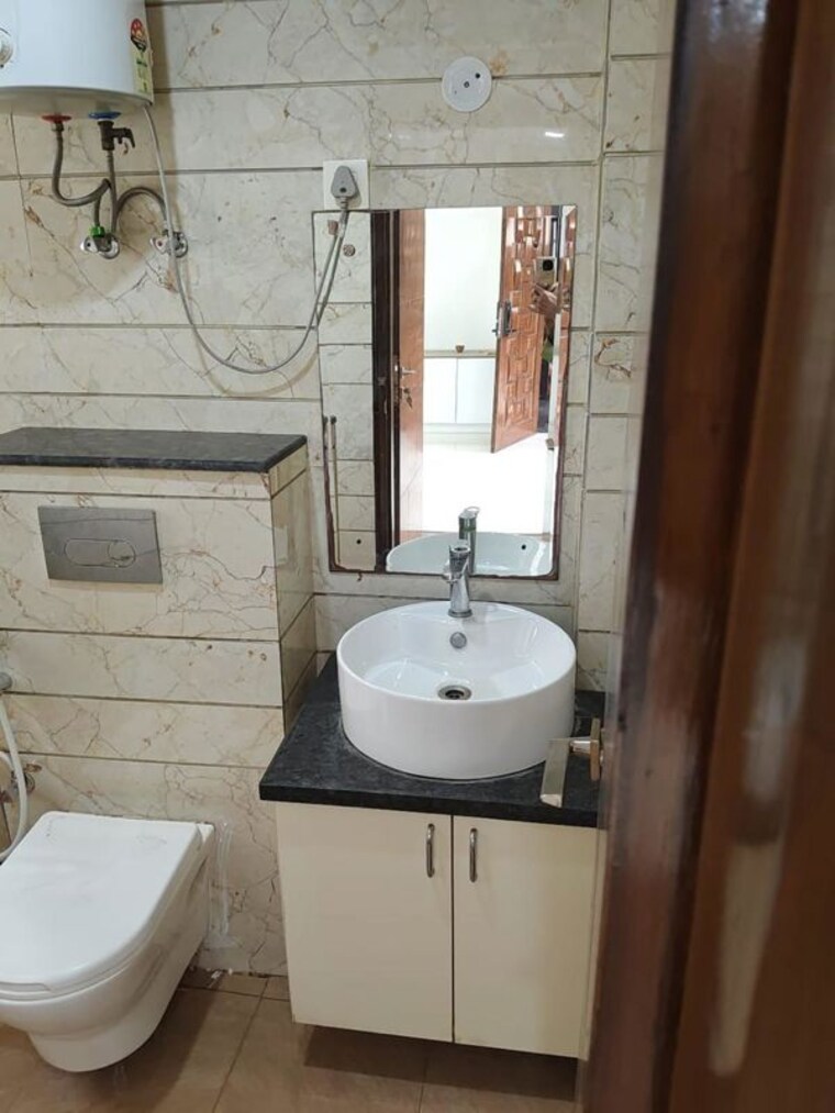 Bathroom, sector 46 3 Bedroom 1750 Sq.Ft. Builder Floor In Sector 46 Gurgaon 10641162