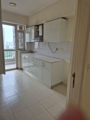 Room in 3 BHK Apartment at DLF Regal Gardens, Sector 90 – for Rent