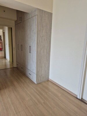 Room in 3 BHK Apartment at DLF Regal Gardens, Sector 90 – for Rent