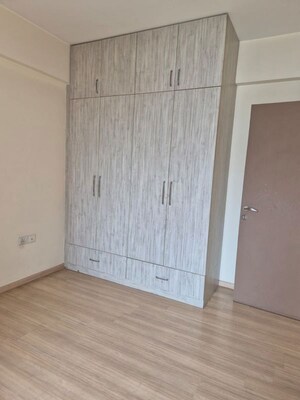 Room in 3 BHK Apartment at DLF Regal Gardens, Sector 90 – for Rent